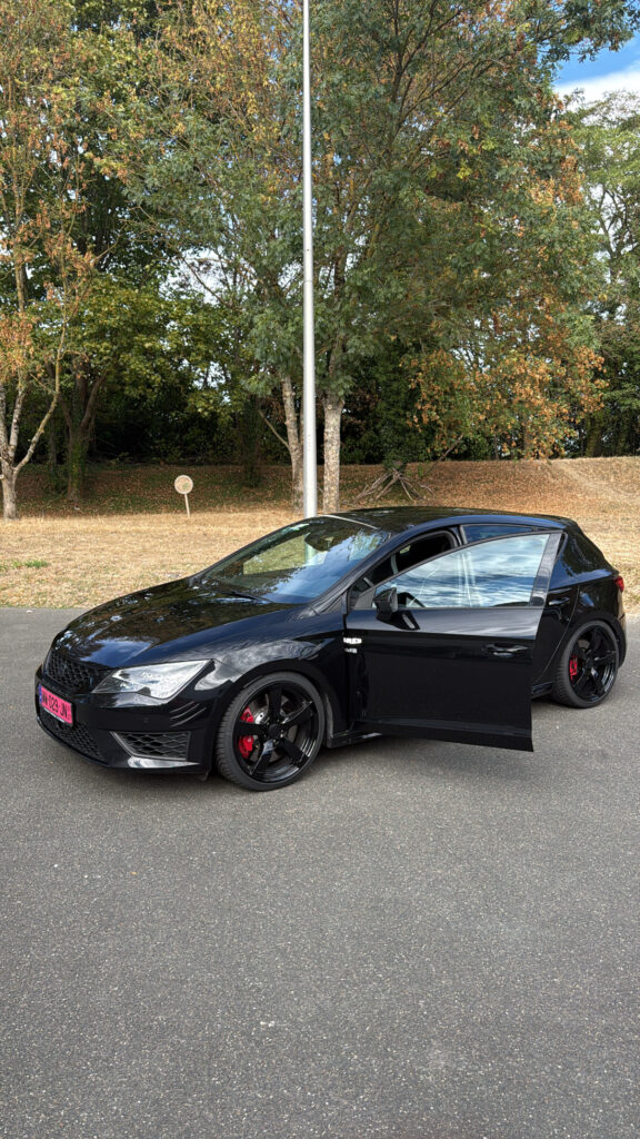 SEAT Leon Cupra — photo 2