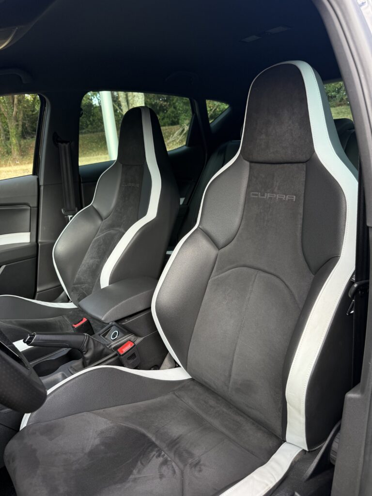 SEAT Leon Cupra — photo 4