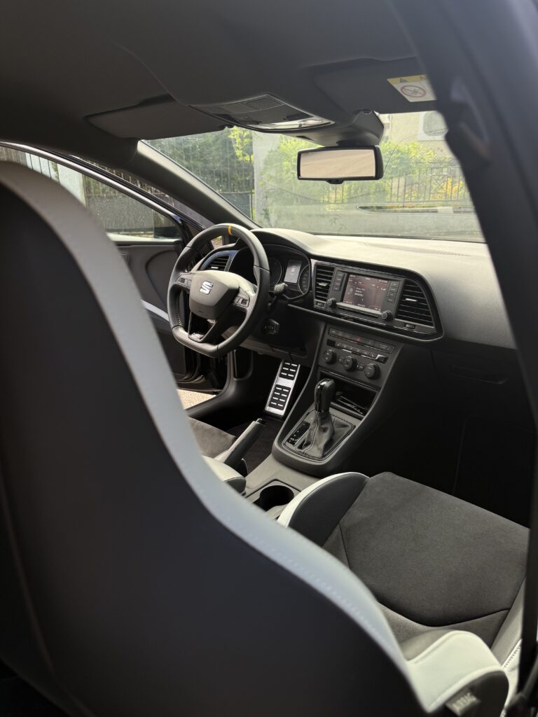SEAT Leon Cupra — photo 5