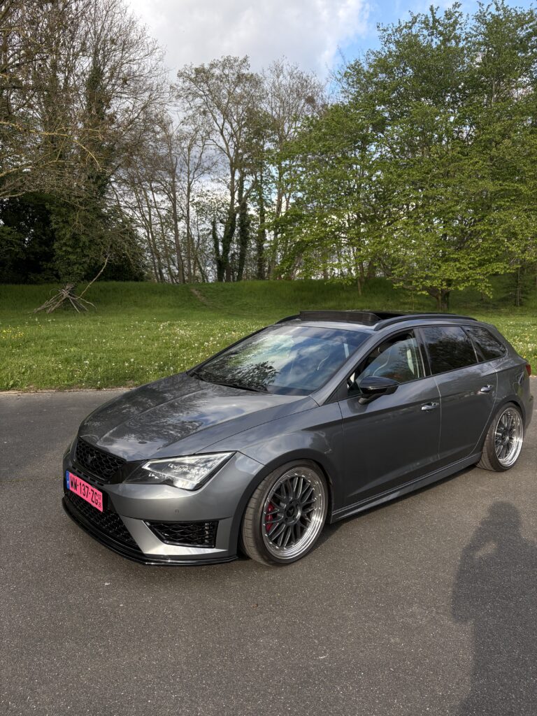 SEAT Leon Cupra ST — photo 1